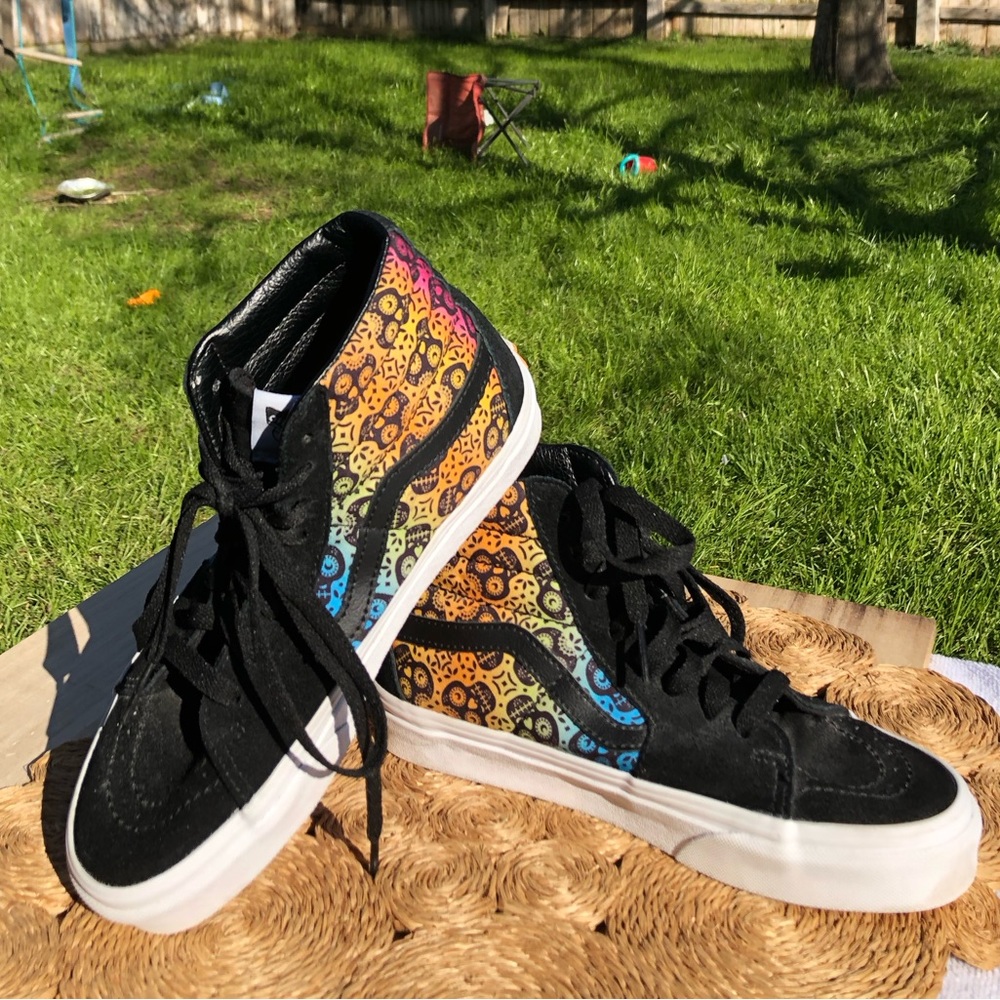 Vans Sk8-Hi Dia De Los Muertos Black Suede White Skulls on Multi Men 4 Women 5.5